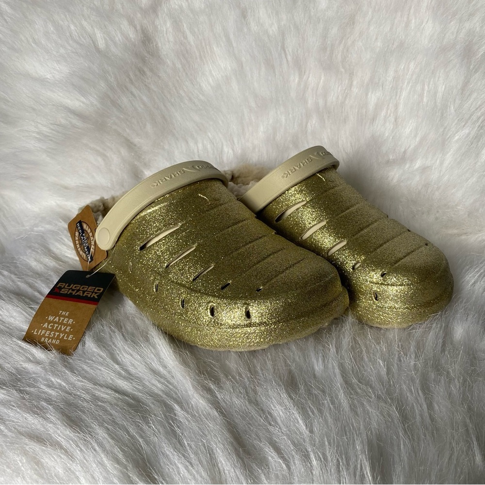 Rugged Shark Shoes Clogs Women’s Size 5 Slip On Gold New With Tags‎